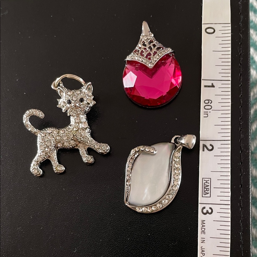 Lot of Three Pendants for Jewelry Making - Picture 3 of 3